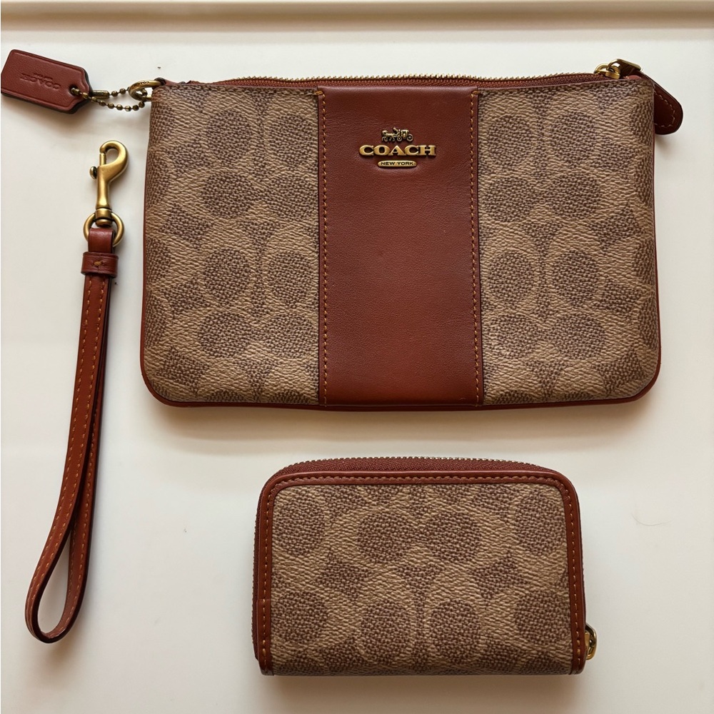 ❌SOLD❌ Coach Coated Canvas Signature Small Zip Around Card Case and Wristlet